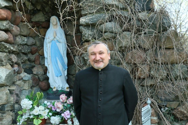 Ks. Andrzej Woch proboszcz z Księżomierzy mówi, że pożar był najtragiczniejszym zdarzeniem w dziejach parafii