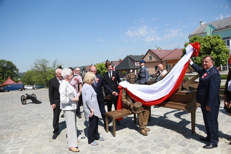 Pomnik Paderewskiego w Ciężkowicach