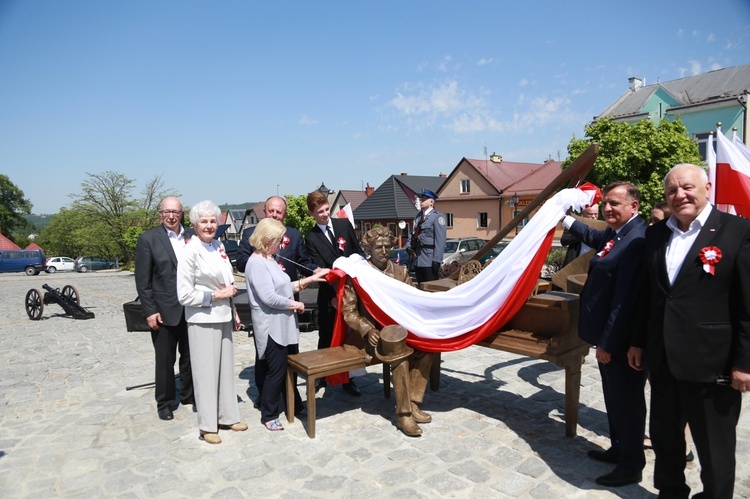 Pomnik Paderewskiego w Ciężkowicach