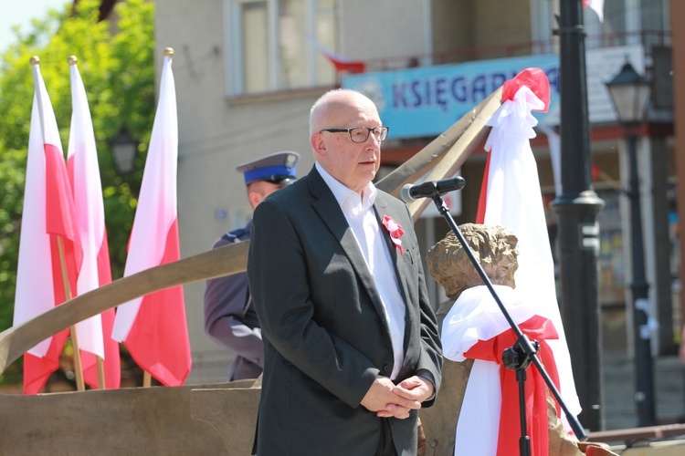 Pomnik Paderewskiego w Ciężkowicach