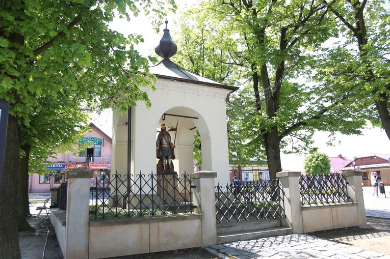 Pomnik Paderewskiego w Ciężkowicach