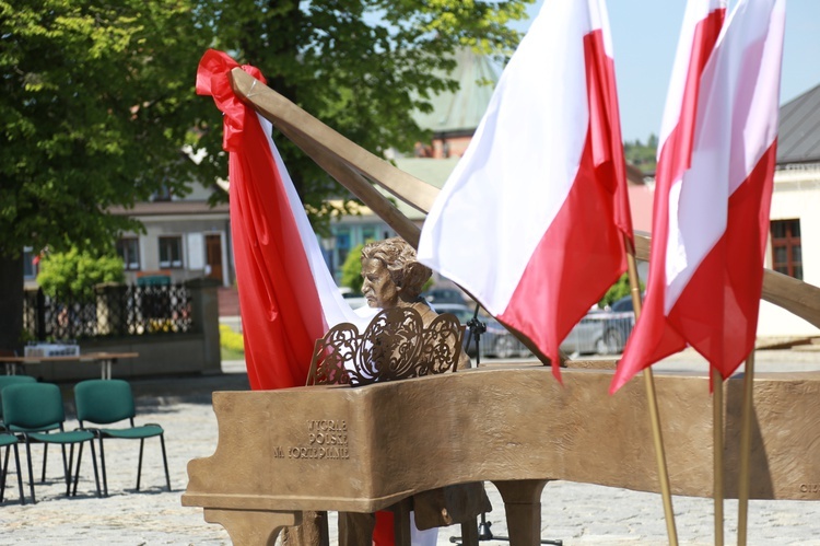 Pomnik Paderewskiego w Ciężkowicach