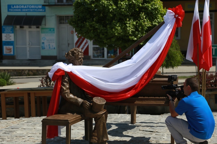 Pomnik Paderewskiego w Ciężkowicach