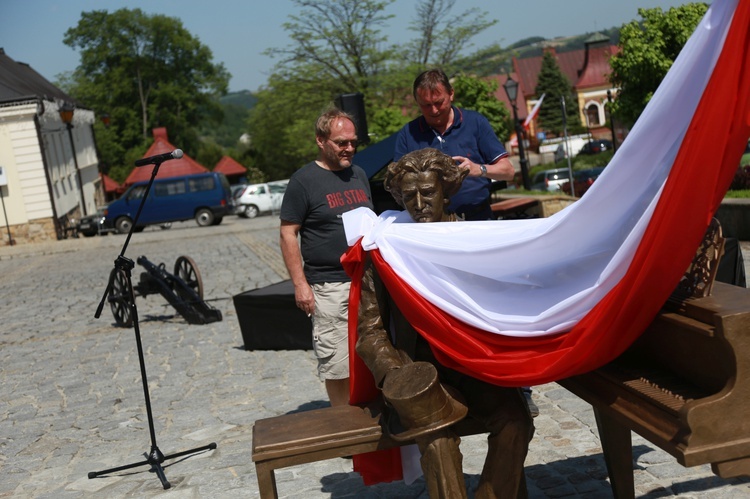 Pomnik Paderewskiego w Ciężkowicach