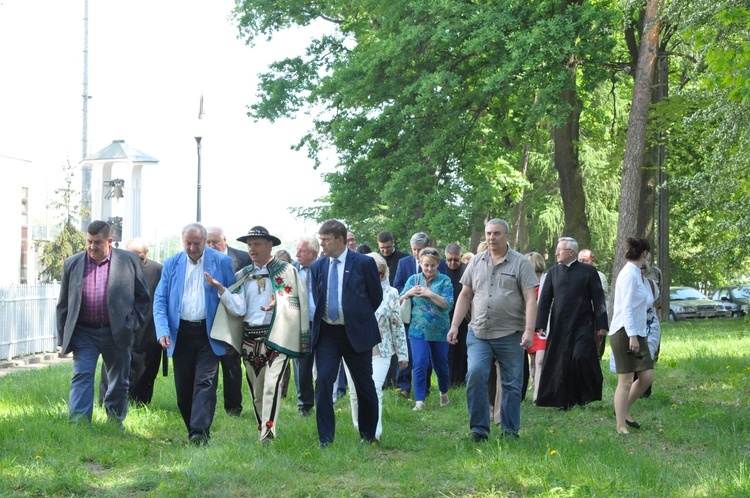 100 dębów w Brzesku-Słotwinie