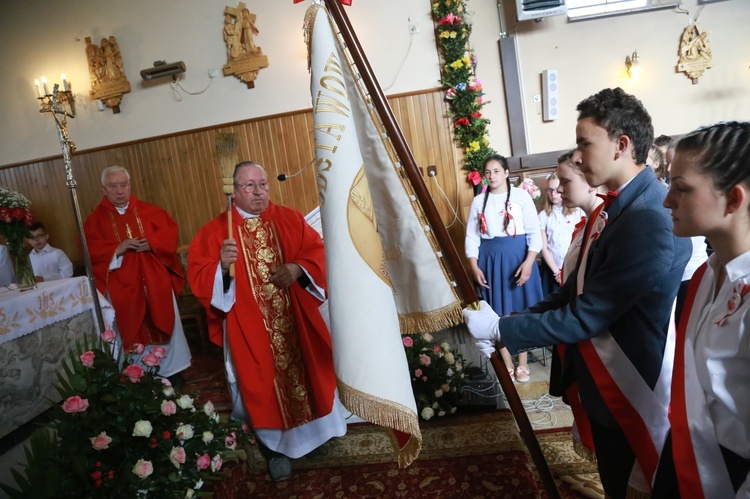 Sztandar dla szkoły w Żbikowicach