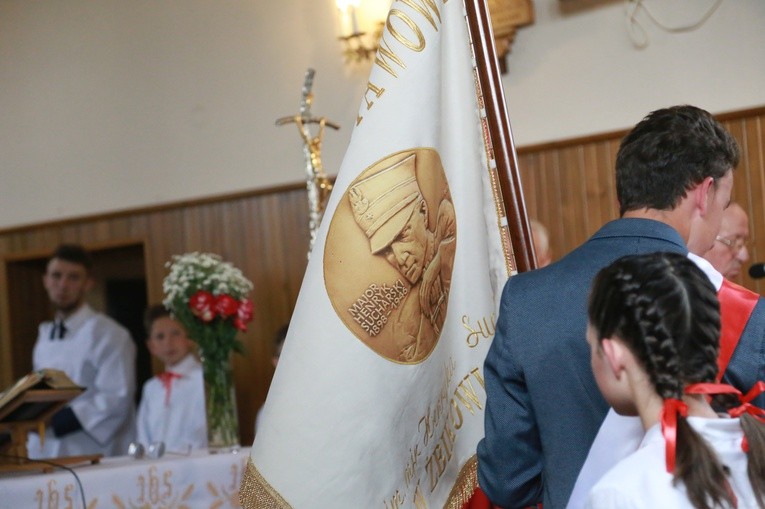 Sztandar dla szkoły w Żbikowicach