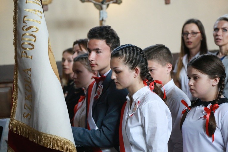 Sztandar dla szkoły w Żbikowicach
