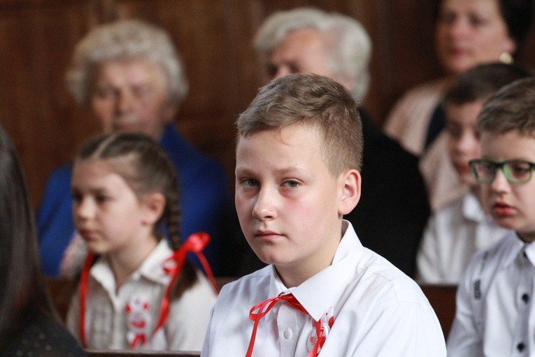 Sztandar dla szkoły w Żbikowicach