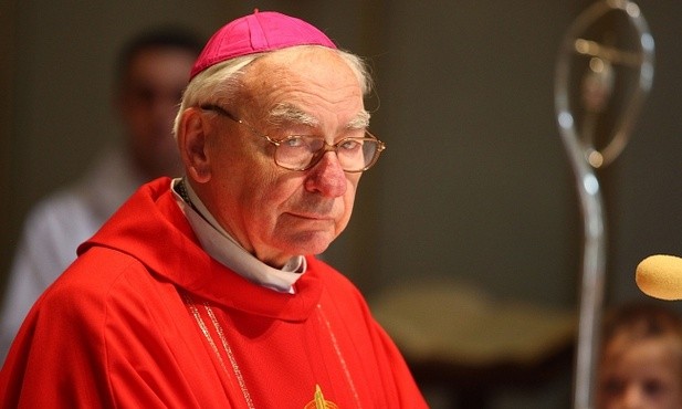 Abp Wesoły z Orderem Orła Białego