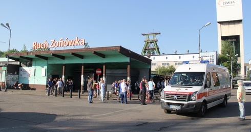 Dwaj górnicy już na powierzchni