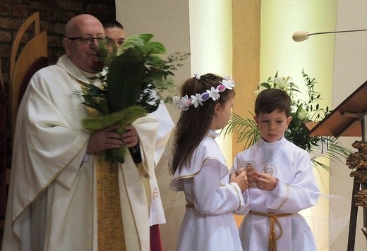 I Komunia Święta z bp. Piotrem Gregerem