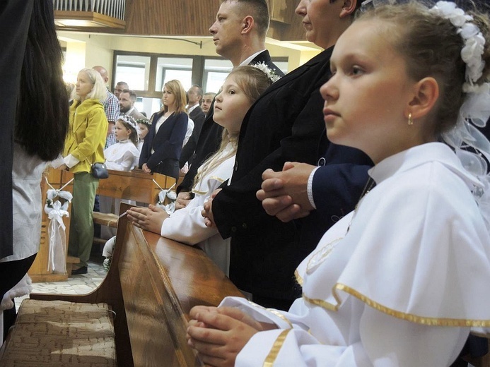 I Komunia Święta z bp. Piotrem Gregerem