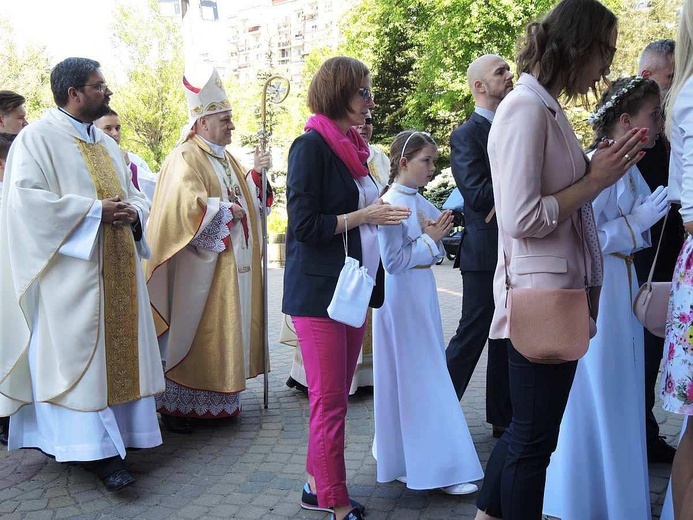 I Komunia Święta z bp. Piotrem Gregerem