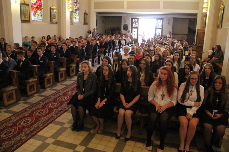 Bierzmowanie w Borzęcinie Dolnym 