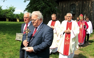 ▲	Procesja z relikwiami św. Wojciecha. Krucyfiks niesie Wojciech Zdziarski, starosta łęczycki.