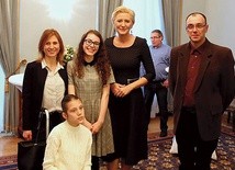 ▲	Kinga z rodziną podczas spotkania z Agatą Kornhauser-Dudą.