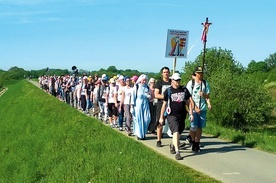 Pątnicy na szlaku.