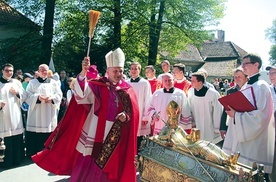 ▲	Mszy św. odpustowej w intencji ojczyzny przewodniczył bp Łukasz Buzun z Kalisza. 