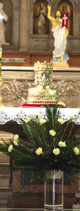 	Uroczystościom w katedrze towarzyszyła zabytkowa herma – relikwiarz św. Zygmunta.