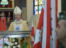 Jubileuszowej Mszy św. przewodniczył bp Józef Guzek, biskup polowy Wojska Polskiego