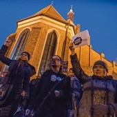 Czarny protest kobiet w Bydgoszczy  pod siedzibą kurii 23 marca 2018.