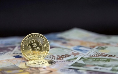 Bitcoin jest najbardziej znaną i rozpoznawalną spośród kilkuset istniejących kryptowalut.