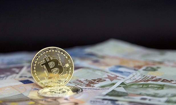 Bitcoin jest najbardziej znaną i rozpoznawalną spośród kilkuset istniejących kryptowalut.