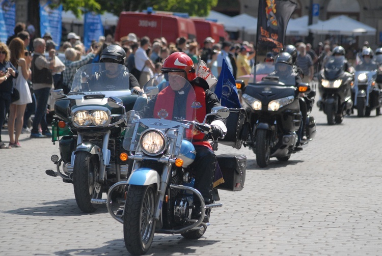 Małopolski Dzień Strażaka na Rynku Głównym 