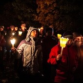 Zeszłoroczna procesja nocą przyciągnęła tłumy