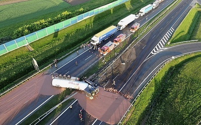 Trwa szacowanie strat związanych z rozlaniem czekolady na A2