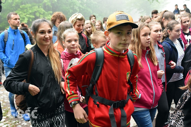 XIV Pielgrzymka Wałbrzyskiej Młodzieży na Chełmiec