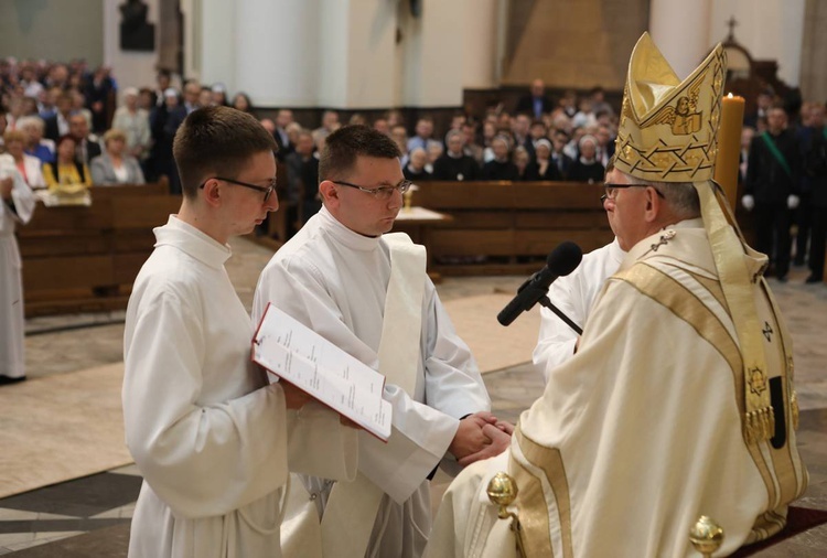 Święcenia kapłańskie w katowickiej katedrze cz.1