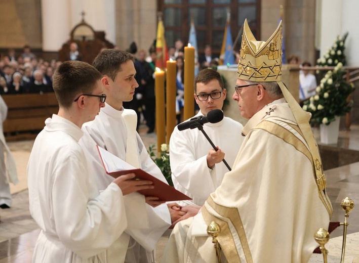 Święcenia kapłańskie w katowickiej katedrze cz.1