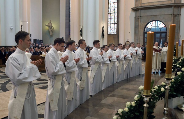 Święcenia kapłańskie w katowickiej katedrze cz.1