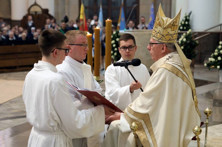 Święcenia kapłańskie w katowickiej katedrze cz.1