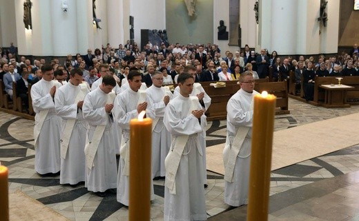 Święcenia kapłańskie w katowickiej katedrze cz.1