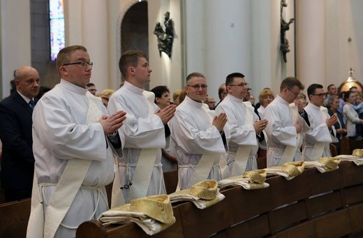 Święcenia kapłańskie w katowickiej katedrze cz.1