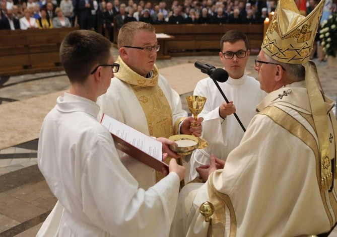 Święcenia kapłańskie w katowickiej katedrze cz.2