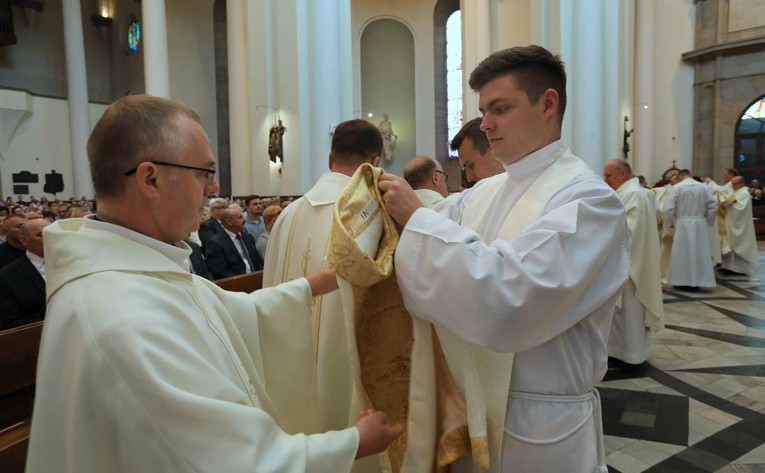 Święcenia kapłańskie w katowickiej katedrze cz.2