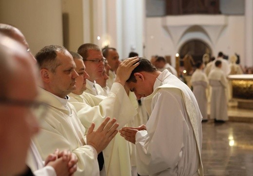 Święcenia kapłańskie w katowickiej katedrze cz.2