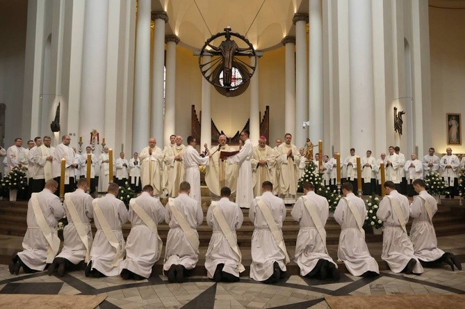 Święcenia kapłańskie w katowickiej katedrze cz.2