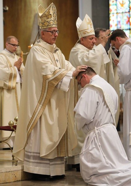 Święcenia kapłańskie w katowickiej katedrze cz.2