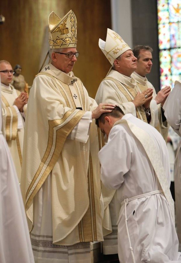 Święcenia kapłańskie w katowickiej katedrze cz.2