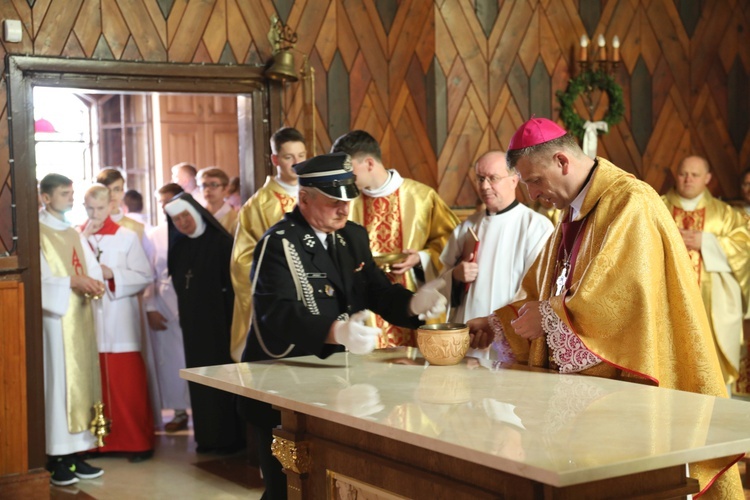 Poświęcenie kościoła i ołtarza w Żabnicy