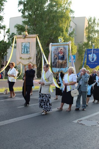 Procesja z figurą Matki Bożej Fatimskiej ulicami Gorzowa Wlkp.