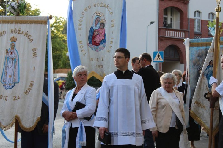 Procesja z figurą Matki Bożej Fatimskiej ulicami Gorzowa Wlkp.