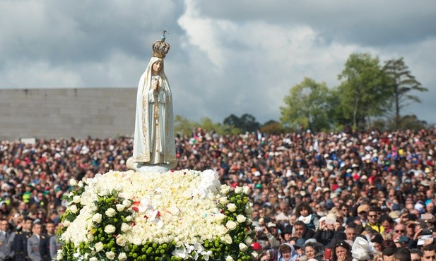 Fatima: 300 tys. wiernych na Mszy w 101. rocznicę objawień