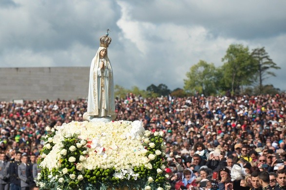 Fatima: 300 tys. wiernych na Mszy w 101. rocznicę objawień