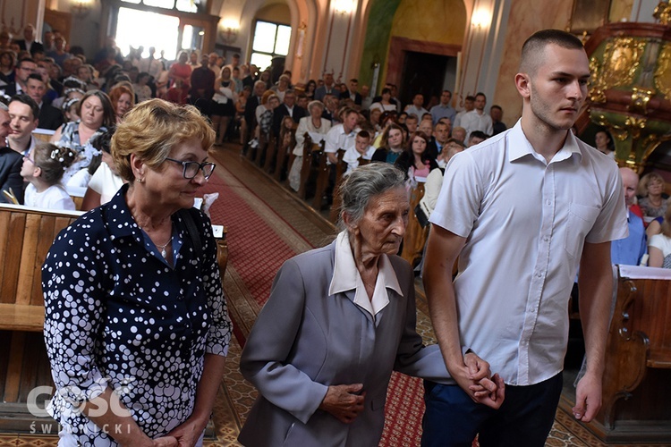 Pierwsza Komunia św. dzieci z Zespołu Szkół Specjalnych w Świdnicy.